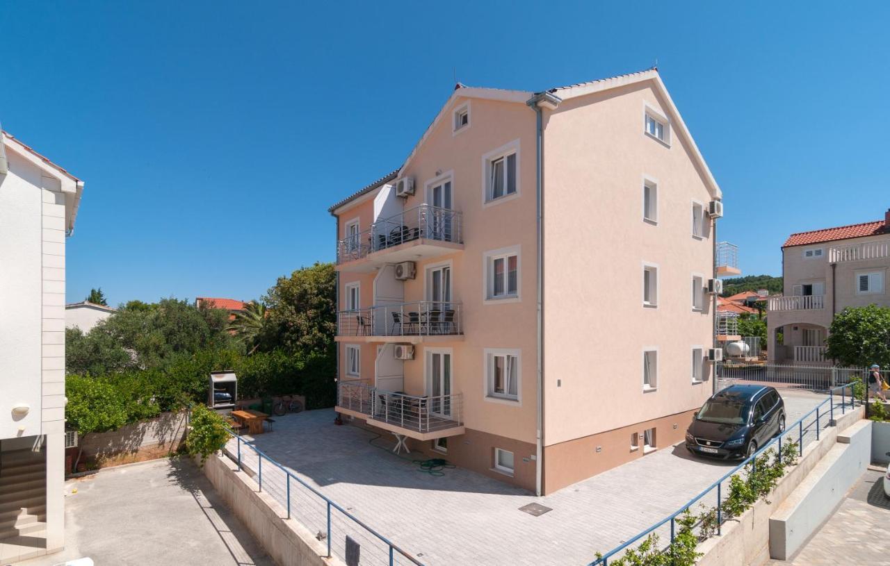 Apartments Island Beat Supetar Exterior photo