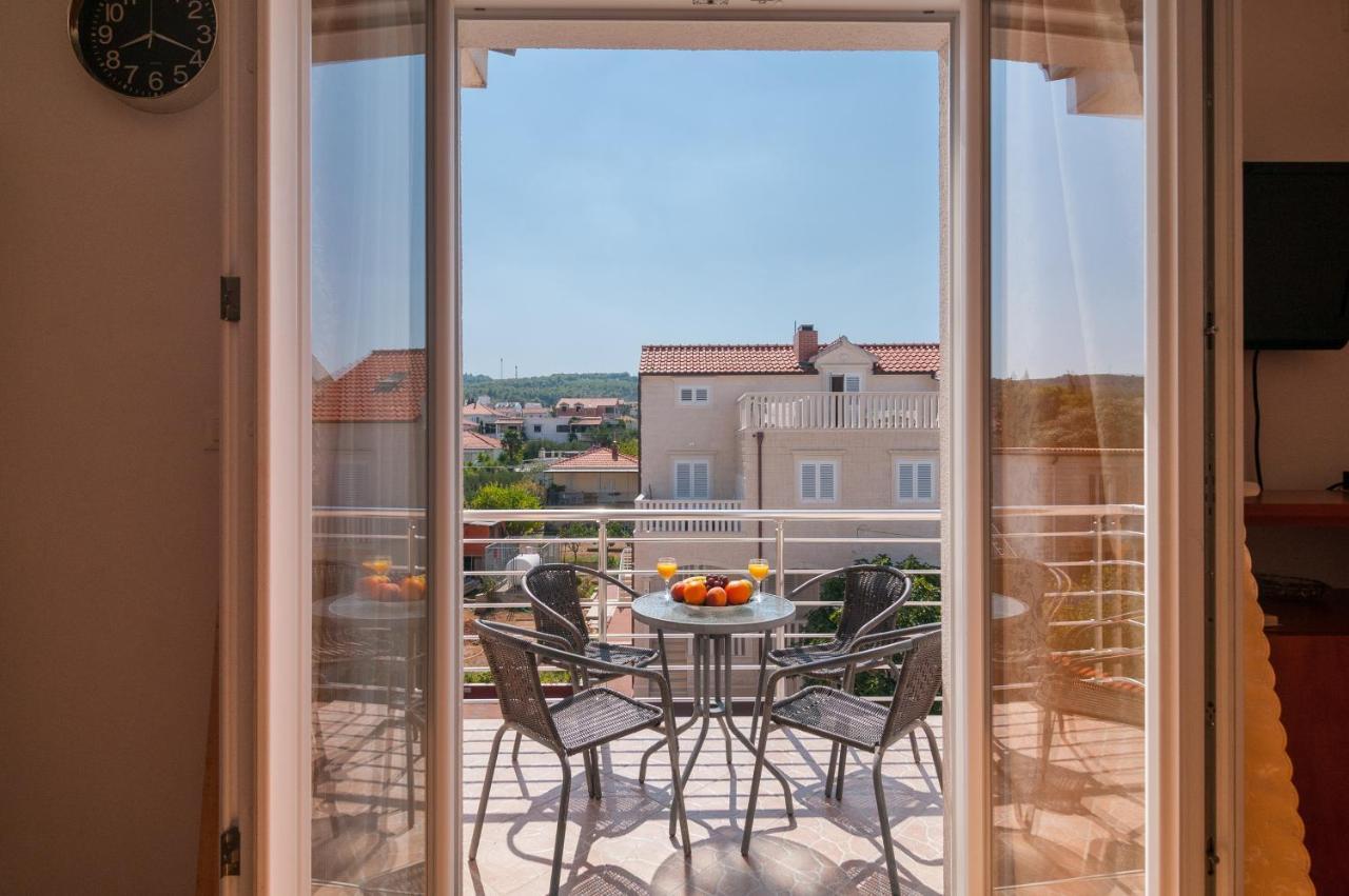 Apartments Island Beat Supetar Exterior photo