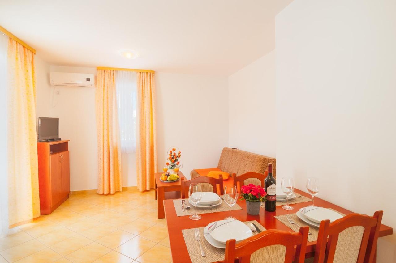 Apartments Island Beat Supetar Exterior photo